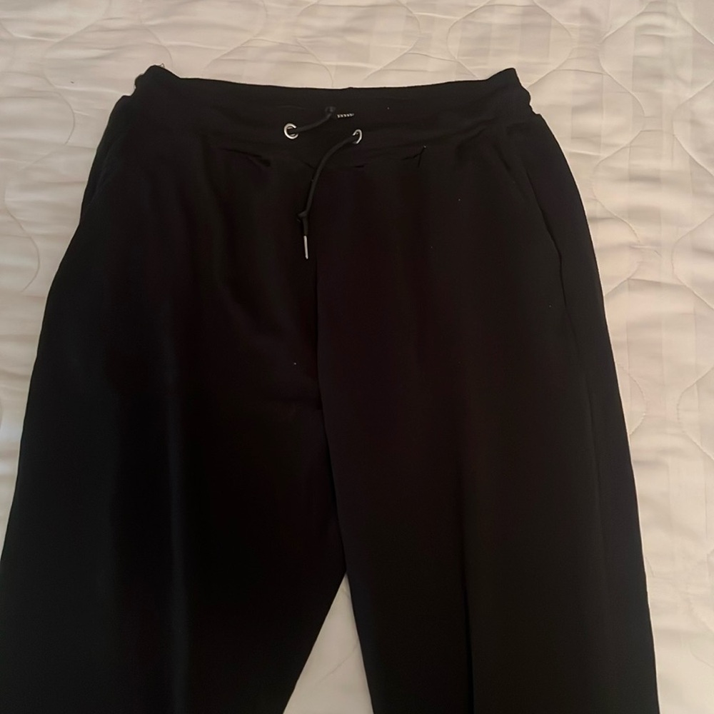 Lightly worn black men’s joggers workout pants.